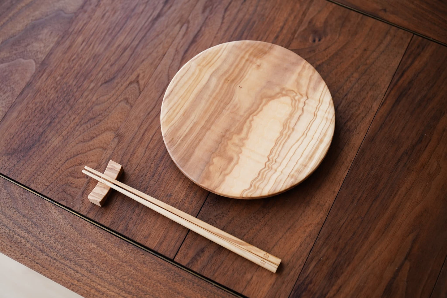 オリーブの木で作るお皿
