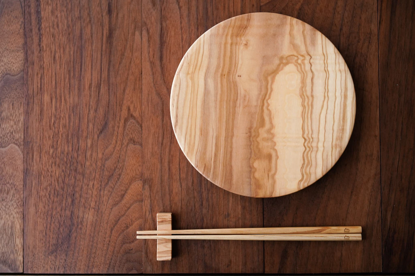オリーブの木で作るお皿